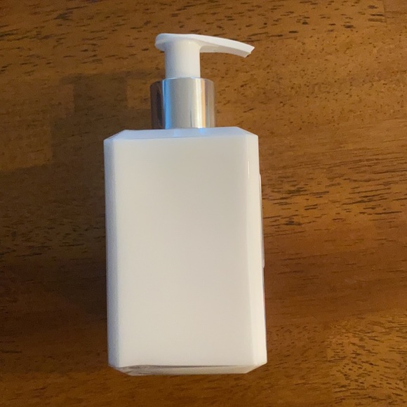 NWT Victoria’s Secret Bombshell Holiday lotion - Picture 3 of 3